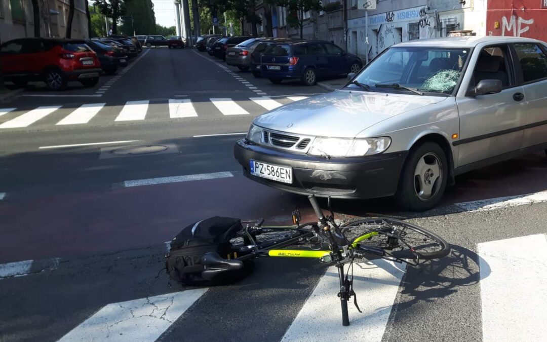 Wypadek na rowerze – czy warto jeździć w kasku?