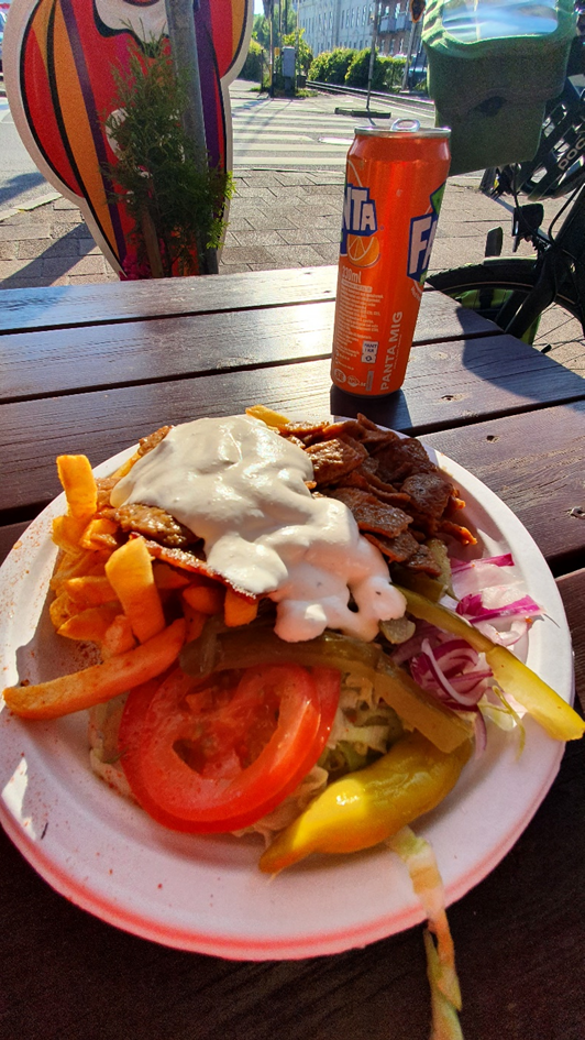 kebab w szwecji ceny, co jeść na wyprawie rowerowej